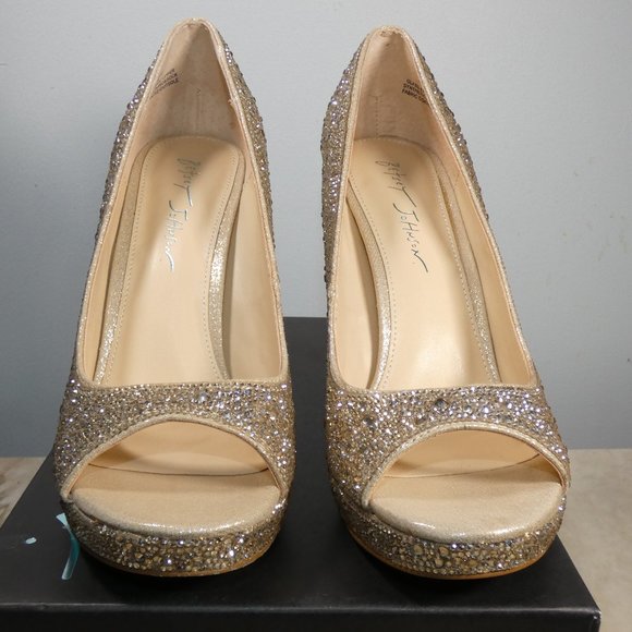 NiB SPARKLING Betsey Johnson Dane Peep Toe Pump, Light Gold, 9.5 - Picture 6 of 13